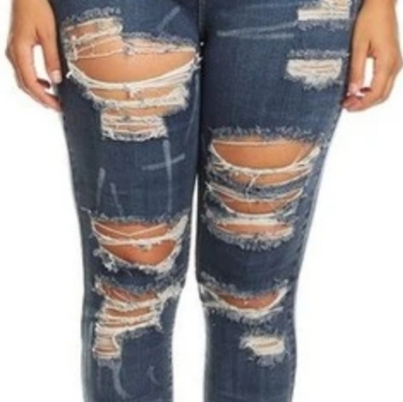 Plus Size Ripped jeans - Picture 2 of 3